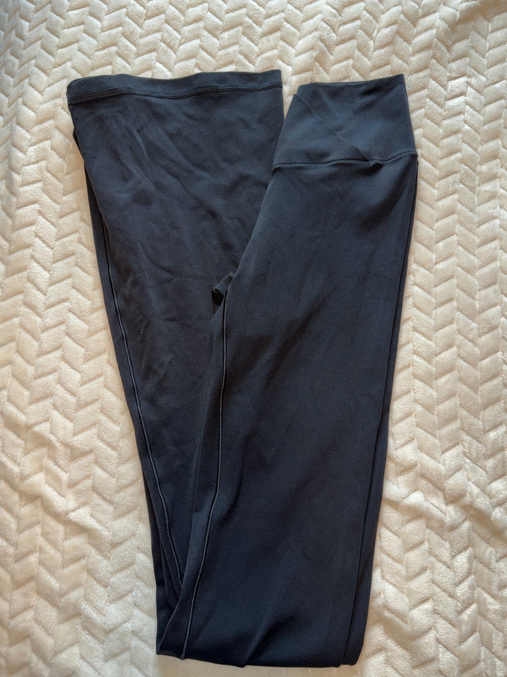 Offline by Aerie Real Me Flare Hi-Rise Crossover  Inseam 34” Size X-Small